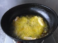 好吃的金蒜鸡翅做法图解7)