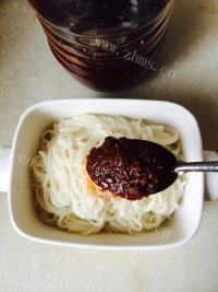 美味的牛肉酱拌面做法图解6)