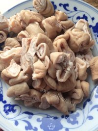 诱人的爆炒肥肠做法图解1)