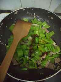 家常菜青椒炒肉片做法图解8)