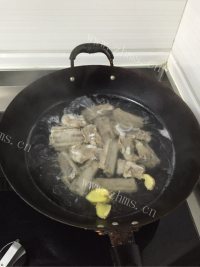 家常菜糖醋排骨做法图解4)