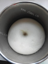 美味的香辣金枪鱼披萨做法图解4)