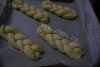 自己做的香葱辫子面包做法图解12)