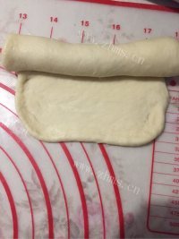 色香味浓的毛毛虫面包做法图解7)