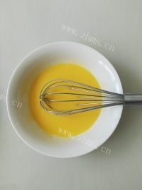 鲜美可口的戚风蛋糕做法图解3)