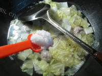 唇齿留香的肉丸白菜汤做法图解9)