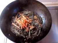 家常菜红烧肉炖干豆角做法图解8)