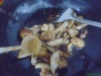 好吃的香菇炖鸡腿做法图解12)