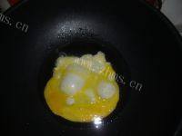 美美厨房之西红柿炒鸡蛋做法图解4)