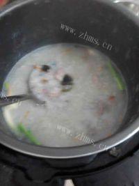 美味的皮蛋瘦肉粥做法图解7)