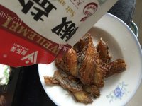 炸带鱼做法图解5)