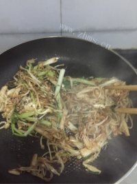 美味的干煸金针菇做法图解6)