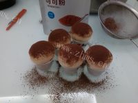 美味的蘑菇奶黄包做法图解11)