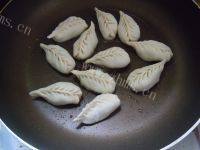 自己做的柳叶煎饺