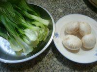 家常菜蘑菇炒青菜做法图解1)