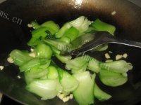 蒜蓉炒油菜做法图解6)