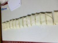 DIY早点葱香花卷做法图解12)