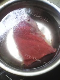 家常菜辣椒炒牛肉做法图解1)