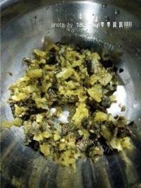 酸菜鸡蛋炒饭做法图解3)