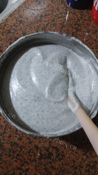 自制黑芝麻戚风蛋糕做法图解15)