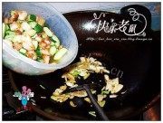 家常菜酱炒黄瓜白豆干做法图解7)