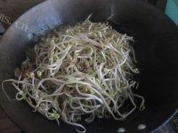 下饭的醋溜绿豆芽做法图解7)