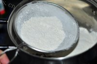 美味可口的红豆广式月饼做法图解2)