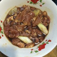 营养小酥肉蒸碗做法图解3)