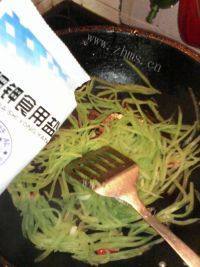 家常菜清炒莴笋丝做法图解6)