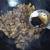 喷香的西红柿炖牛腩做法图解8)