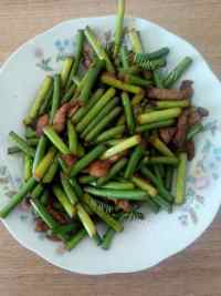 家常菜蒜苗炒肉丝