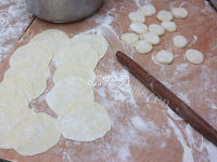 美味的六月鲜韭菜猪肉水饺做法图解6)