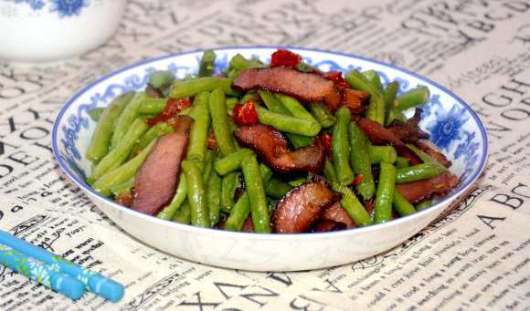 可口的腊肉炒豆角