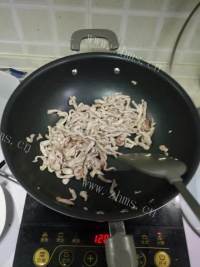 美味的东北家常版京酱肉丝做法图解3)