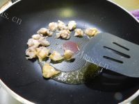 美味十足的藕丁烧鸡软骨做法图解3)