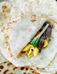 美味的布袋烙饼卷肉做法图解16)