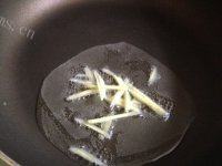 色味俱佳的茭白炒肉片做法图解5)