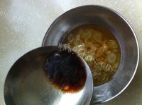 简单蒜茸炝拌小白菜做法图解11)