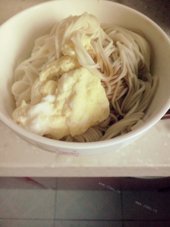 垂涎欲滴的鸡蛋面