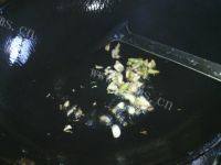 十分好吃的胡萝卜炒肉做法图解4)