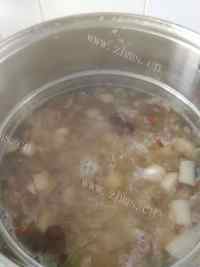 美味银耳雪梨枸杞羹做法图解6)