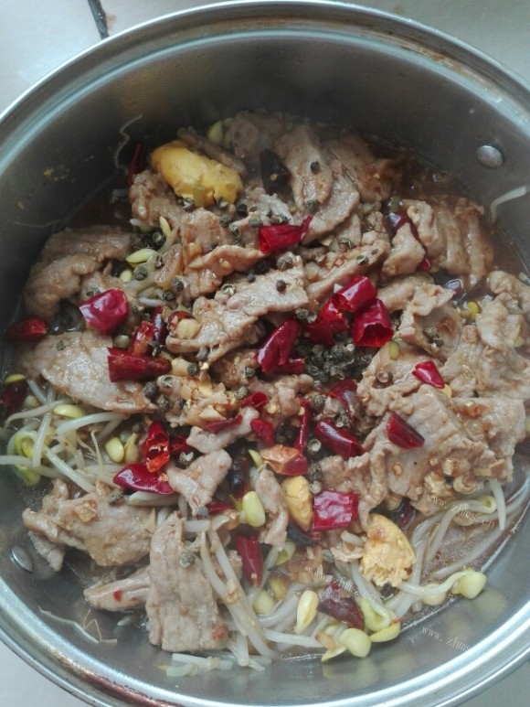 五味俱全的水煮肉片