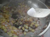 香气逼人的土豆焖饭做法图解11)