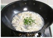 美味的平菇肉末汤
