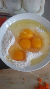 很有食欲的胡萝卜鸡蛋卷做法图解3)