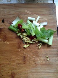 可口的酸菜鱼做法图解2)