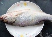 清蒸海鲈鱼做法图解1)
