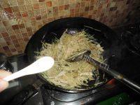 自制土豆丝炒肉做法图解9)