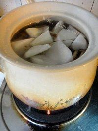 家常菜茶树菇骨头汤做法图解6)