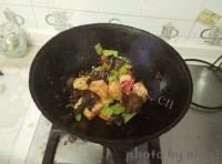 美味的孜然鱼豆腐做法图解8)
